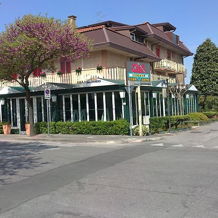 Hotel Rado Lido di Jesolo Buitenkant foto